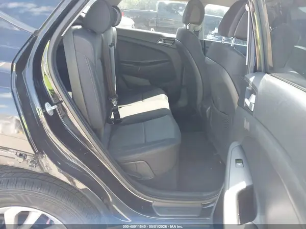 KM8J23A42JU738325 2018 HYUNDAI TUCSON - Image 8