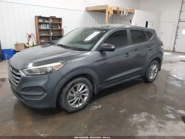 KM8J23A42JU751916 2018 HYUNDAI TUCSON - Image 2