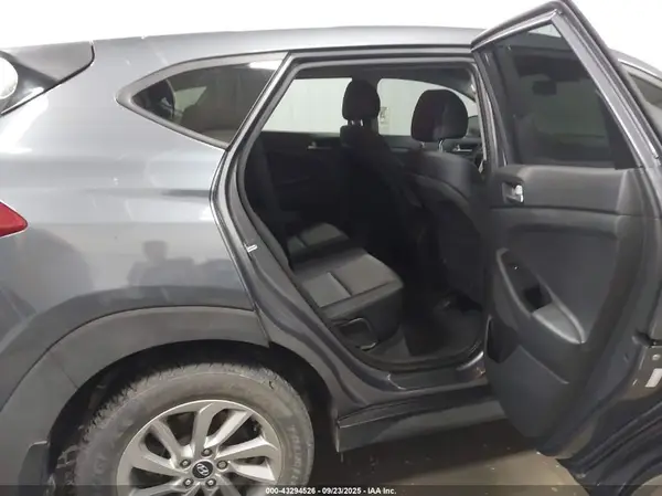 KM8J23A42JU751916 2018 HYUNDAI TUCSON - Image 8