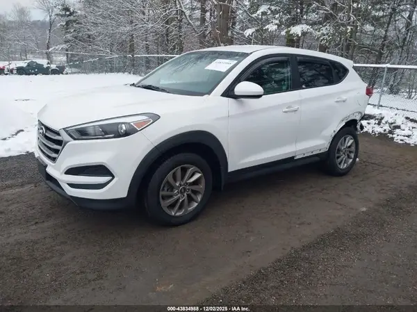 KM8J23A42JU780767 2018 HYUNDAI TUCSON - Image 2