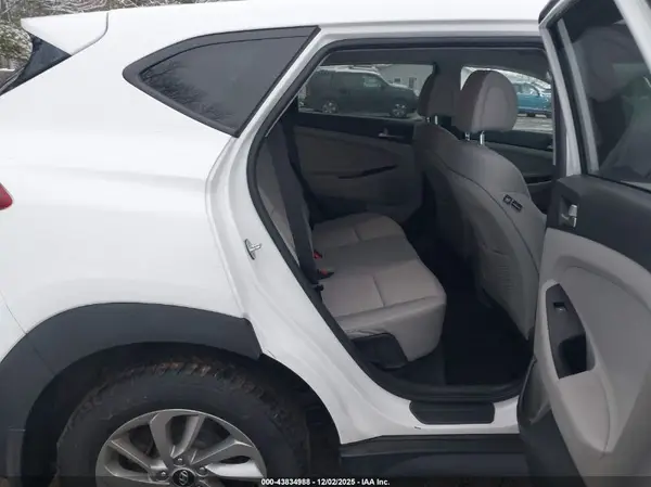 KM8J23A42JU780767 2018 HYUNDAI TUCSON - Image 8