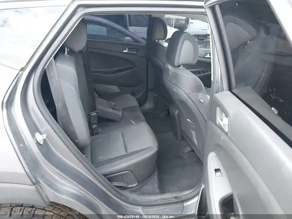 KM8J23A42JU787542 2018 HYUNDAI TUCSON - Image 8