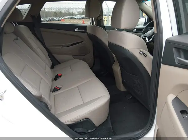 KM8J23A42KU963863 2019 HYUNDAI TUCSON - Image 8