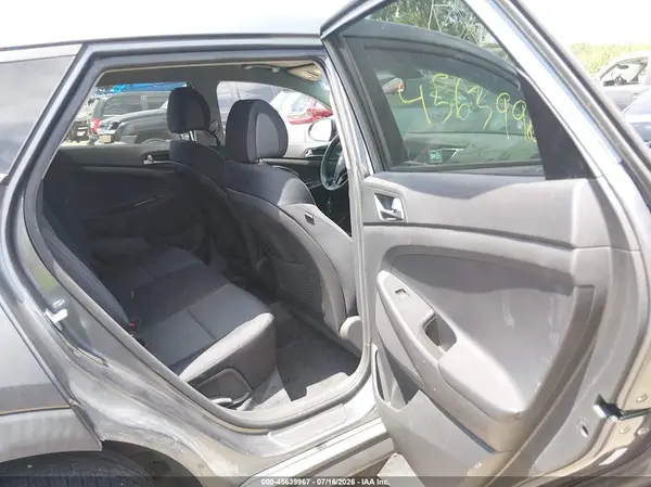 KM8J23A43GU121072 2016 HYUNDAI TUCSON - Image 8
