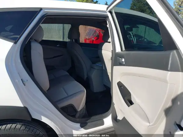 KM8J23A43GU242426 2016 HYUNDAI TUCSON - Image 8