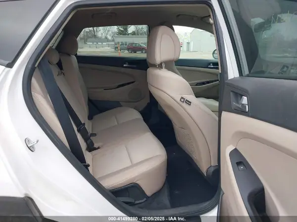 KM8J23A43HU268753 2017 HYUNDAI TUCSON - Image 8