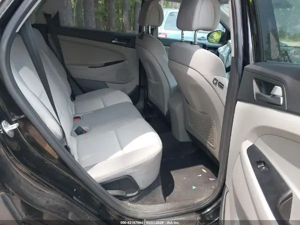 KM8J23A43HU310175 2017 HYUNDAI TUCSON - Image 8