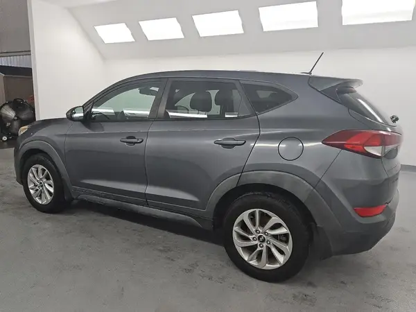 KM8J23A43HU313545 2017 HYUNDAI TUCSON - Image 2