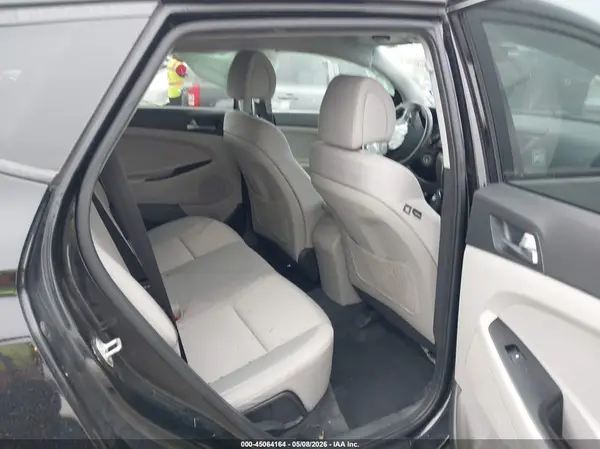 KM8J23A43HU364365 2017 HYUNDAI TUCSON - Image 8