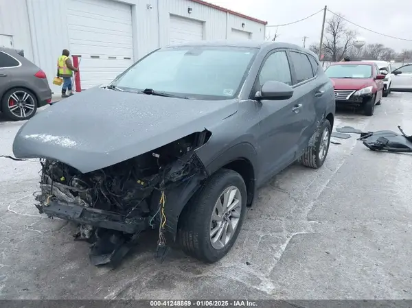 KM8J23A43HU431921 2017 HYUNDAI TUCSON - Image 2