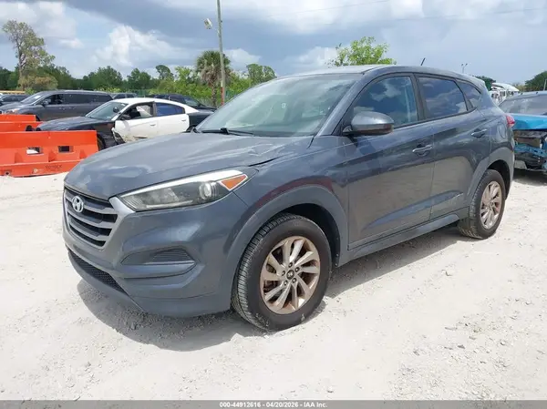 KM8J23A43HU473957 2017 HYUNDAI TUCSON - Image 2