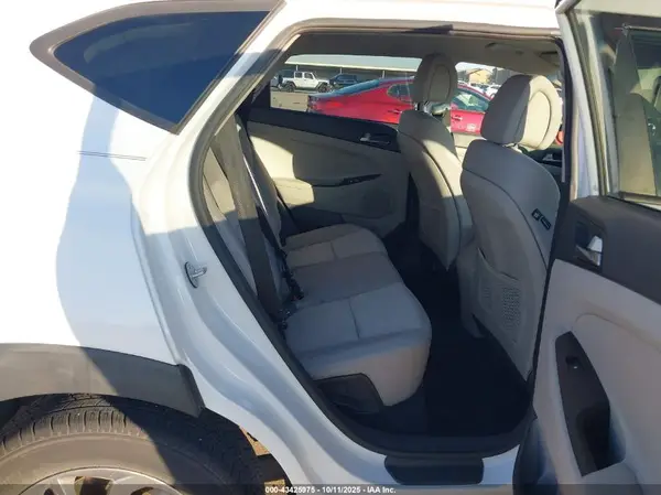 KM8J23A43JU641974 2018 HYUNDAI TUCSON - Image 8