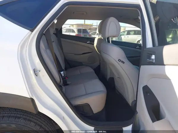 KM8J23A43JU676689 2018 HYUNDAI TUCSON - Image 8