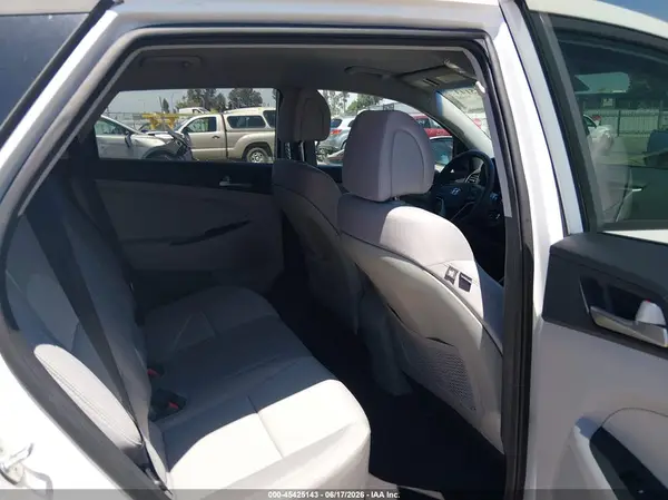 KM8J23A43JU710453 2018 HYUNDAI TUCSON - Image 8