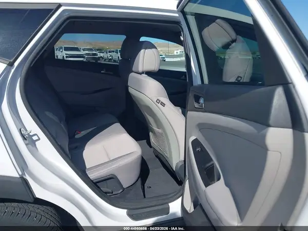 KM8J23A43JU710470 2018 HYUNDAI TUCSON - Image 8