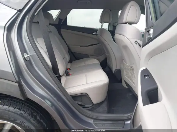 KM8J23A43JU735210 2018 HYUNDAI TUCSON - Image 8