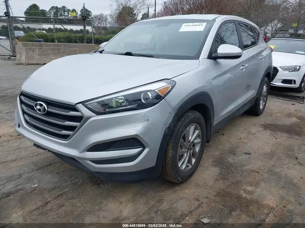 KM8J23A43JU810763 2018 HYUNDAI TUCSON - Image 2