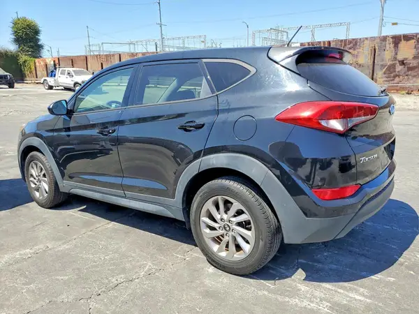 KM8J23A43JU813517 2018 HYUNDAI TUCSON - Image 2
