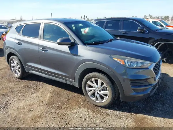 KM8J23A43KU933819 2019 HYUNDAI TUCSON - Image 1
