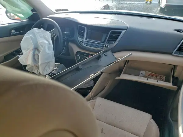 KM8J23A44GU180082 2016 HYUNDAI TUCSON - Image 8