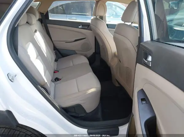 KM8J23A44HU355805 2017 HYUNDAI TUCSON - Image 8