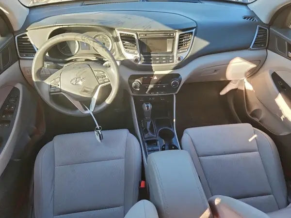 KM8J23A44HU386083 2017 HYUNDAI TUCSON - Image 8