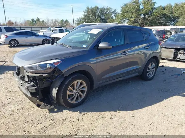 KM8J23A44HU389422 2017 HYUNDAI TUCSON - Image 2