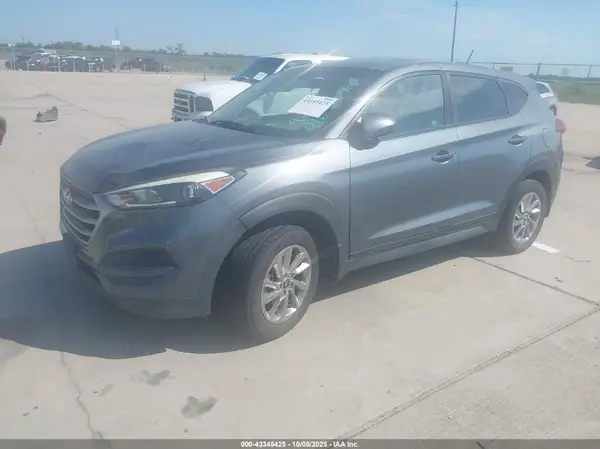 KM8J23A44HU416375 2017 HYUNDAI TUCSON - Image 2