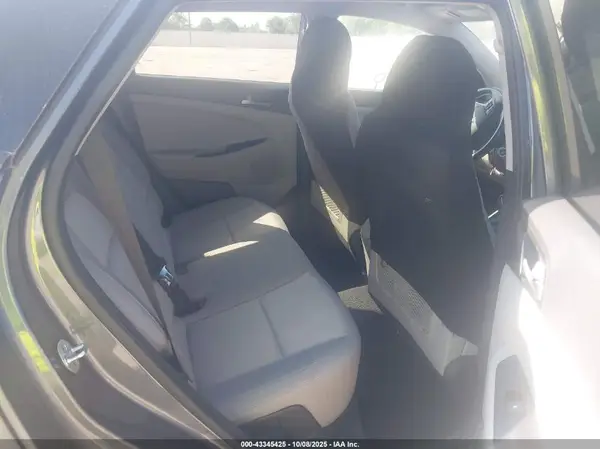 KM8J23A44HU416375 2017 HYUNDAI TUCSON - Image 8