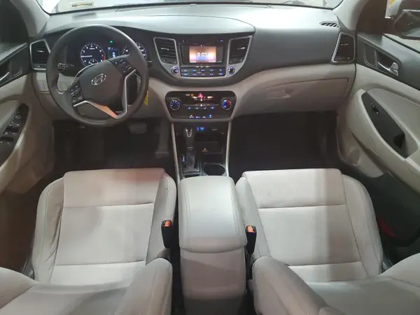 KM8J23A44HU470162 2017 HYUNDAI TUCSON - Image 8
