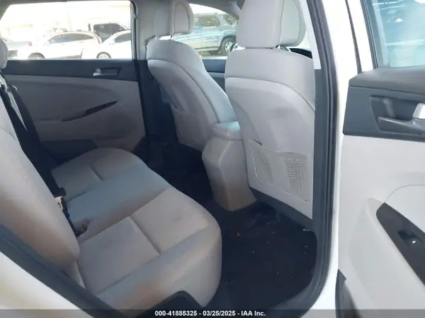 KM8J23A44HU484577 2017 HYUNDAI TUCSON - Image 8