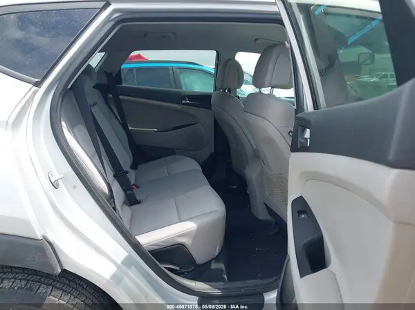 KM8J23A44HU494817 2017 HYUNDAI TUCSON - Image 8
