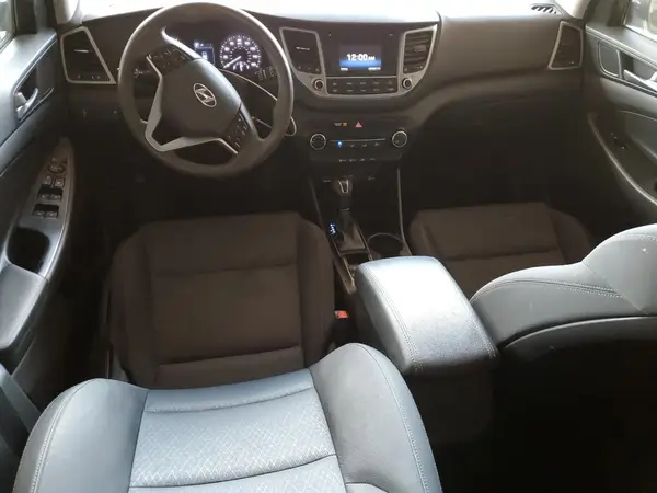 KM8J23A44HU495580 2017 HYUNDAI TUCSON - Image 8