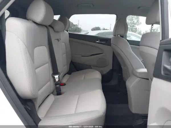 KM8J23A44HU515844 2017 HYUNDAI TUCSON - Image 8