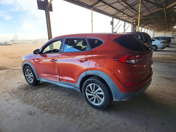 KM8J23A44HU539562 2017 HYUNDAI TUCSON - Image 2