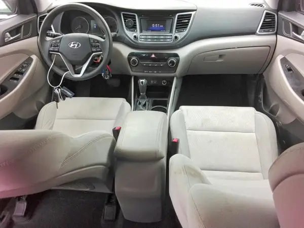KM8J23A44HU565997 2017 HYUNDAI TUCSON - Image 8