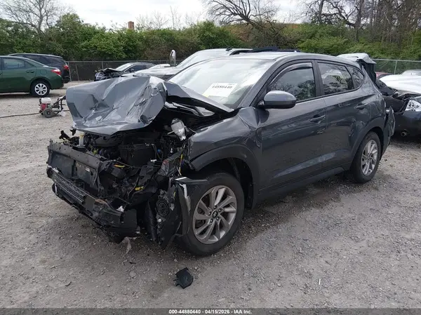 KM8J23A44HU566020 2017 HYUNDAI TUCSON - Image 2