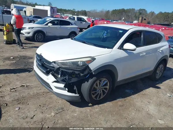 KM8J23A44JU625184 2018 HYUNDAI TUCSON - Image 2