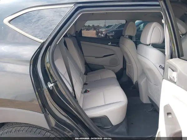 KM8J23A44JU660338 2018 HYUNDAI TUCSON - Image 8