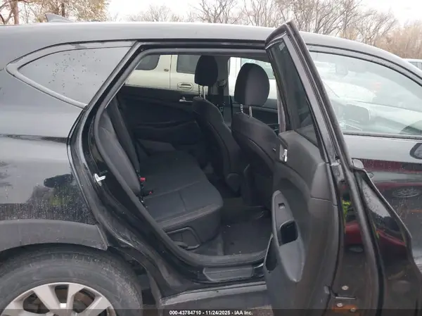KM8J23A44KU895582 2019 HYUNDAI TUCSON - Image 8