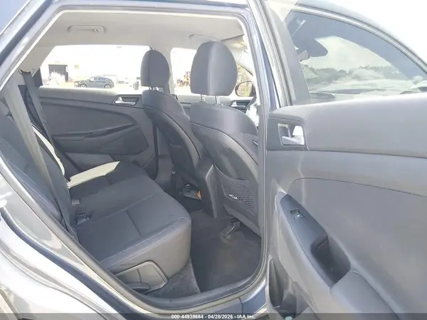 KM8J23A44KU909822 2019 HYUNDAI TUCSON - Image 8
