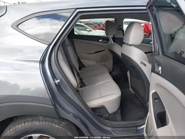 KM8J23A44KU943906 2019 HYUNDAI TUCSON - Image 8