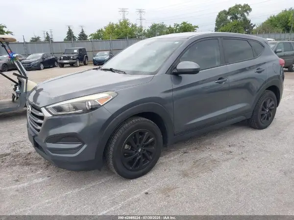 KM8J23A45HU260962 2017 HYUNDAI TUCSON - Image 2