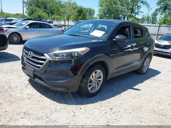KM8J23A45HU278121 2017 HYUNDAI TUCSON - Image 2