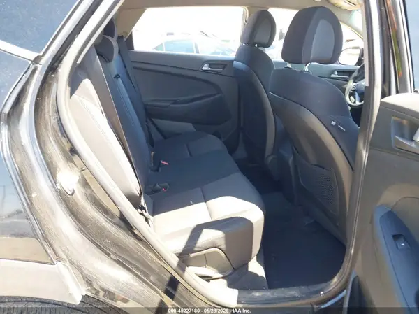 KM8J23A45HU278121 2017 HYUNDAI TUCSON - Image 8