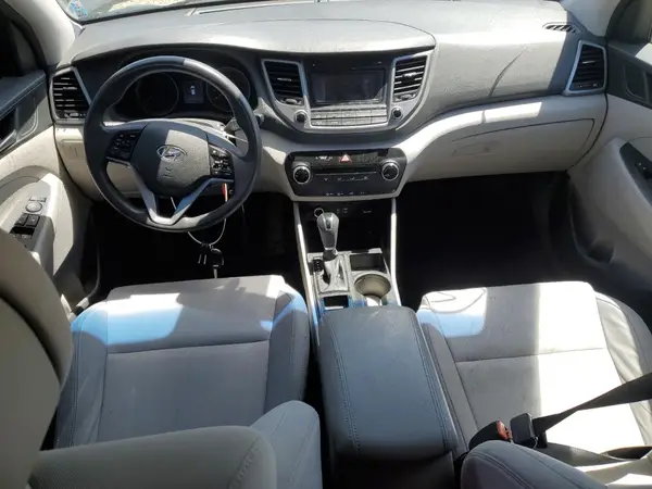 KM8J23A45HU300523 2017 HYUNDAI TUCSON - Image 8