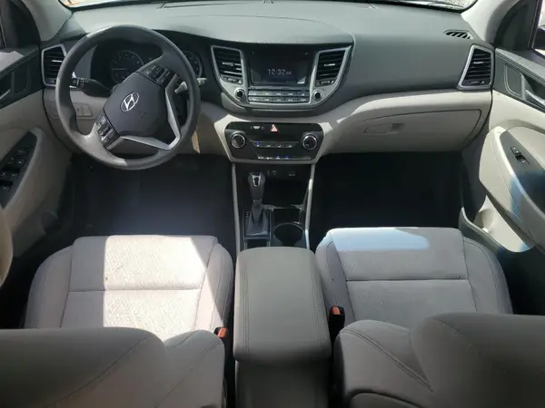 KM8J23A45HU306130 2017 HYUNDAI TUCSON - Image 8