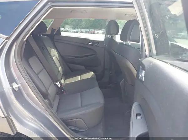 KM8J23A45HU329004 2017 HYUNDAI TUCSON - Image 8