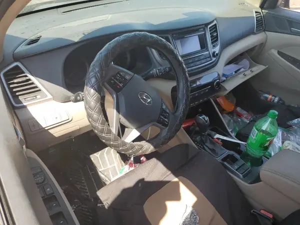 KM8J23A45HU421097 2017 HYUNDAI TUCSON - Image 8