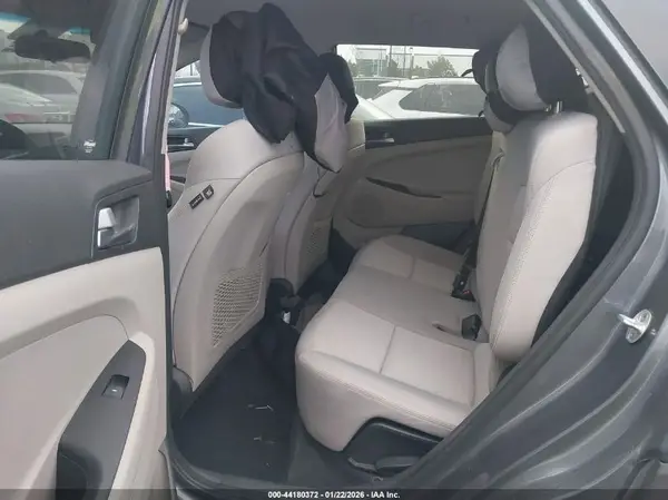 KM8J23A45HU423724 2017 HYUNDAI TUCSON - Image 8